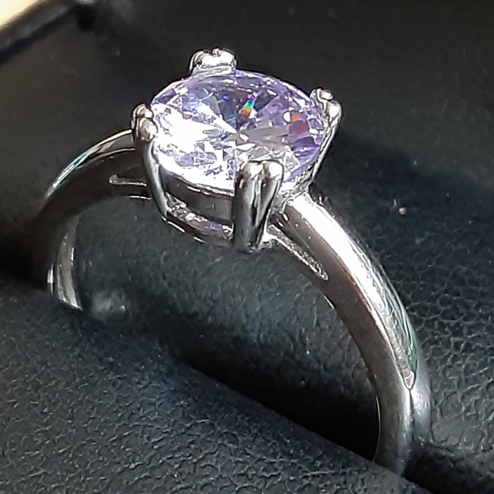 Single Hint of Purple Dimond Women's Ring Size: 6 - Picture 6 of 15